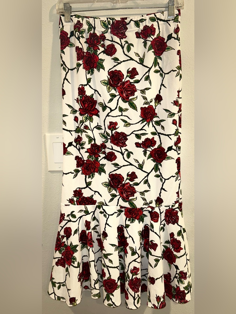 SHEIN Red Rose Floral Mermaid Hem Skirt Size Medium White Romantic Boho Trumpet - Picture 8 of 9